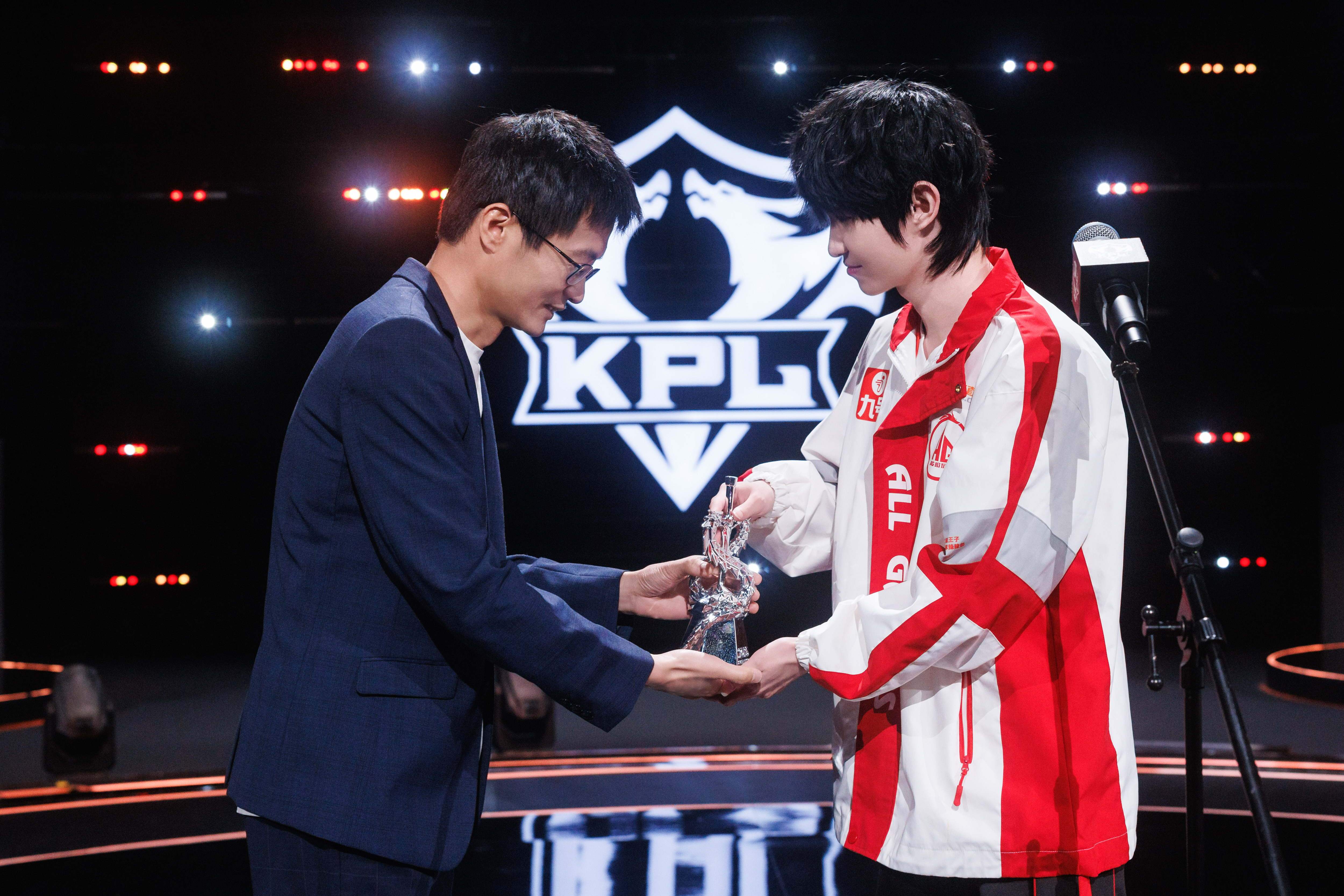 竞猜热点选手发挥出色，荣膺最佳MVP