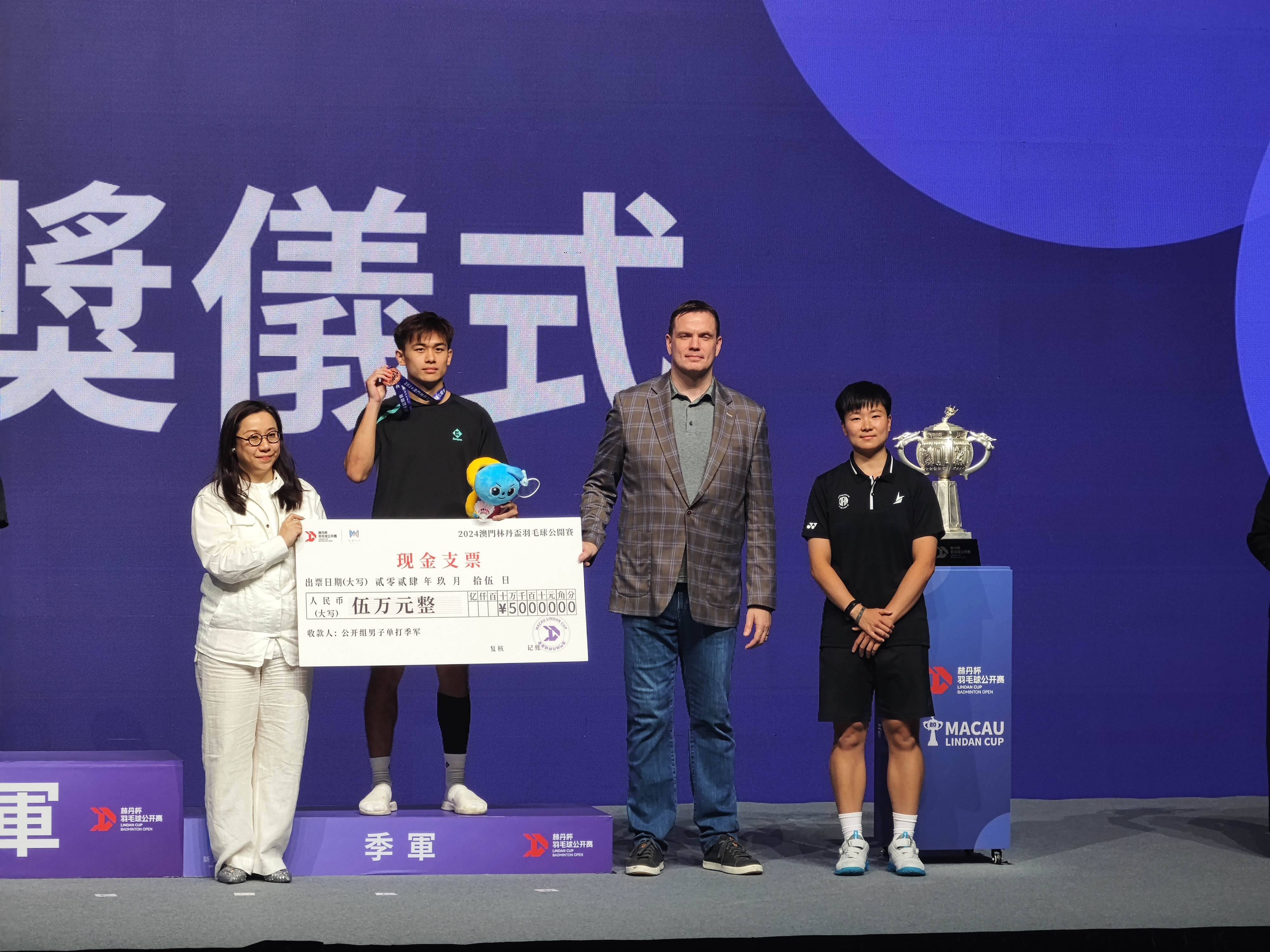 羽毛球选手发挥出色，荣膺最佳MVP的简单介绍